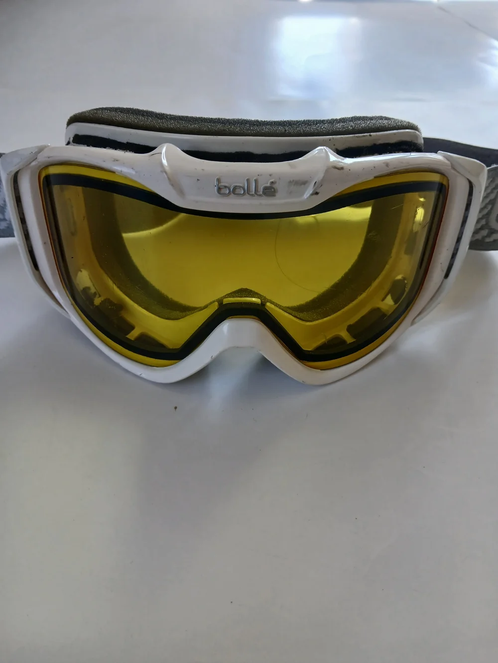 bolle Ski Snowboard Goggles White Frame with Yellow Lens and Gray Strap